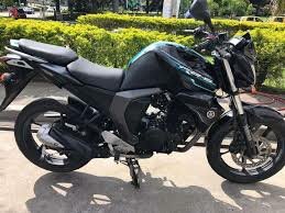 estudios y primer moto