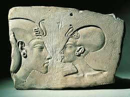 Akhenaton and Nefertiti begin their rule
