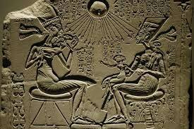 Akhenaton and Nefertiti begin their rule