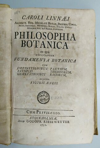 Publicaría Philosophia botanica (filosofía botánica)