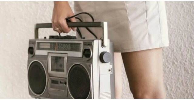 Televisión y radio: a puertas de un nuevo milenio.