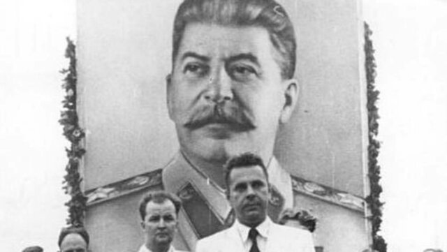 muere Stalin y ocupa el poder Malencov