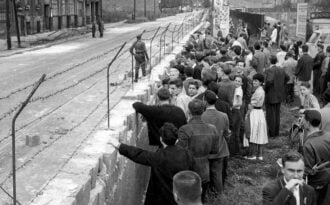 se construye el muro de Berlín