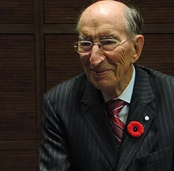 El Honorable Marc Lalonde de Canadá