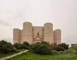 Medieval Castle/Castel De Monte