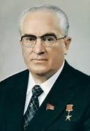 Andropov asume el poder en lugar de Brezlev