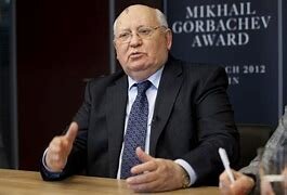 gorbachov asume el poder en rusia
