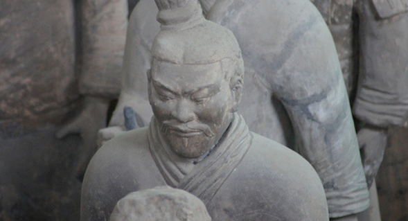 Shi Huangdi unites China warring states