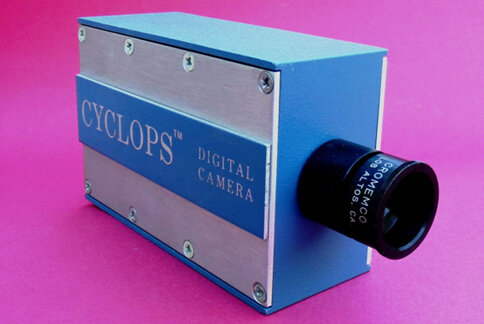 1975 - Digital Camera