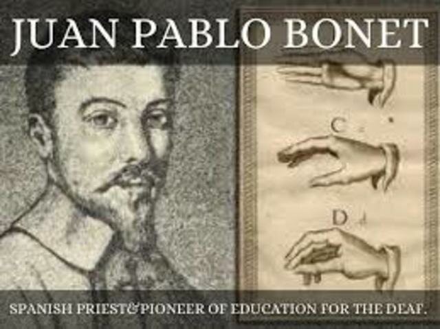 En el siglo XVIII, en Francia se inicia la enseñanza a personas sordas en base a lengua de señas, para favorecer su desarrollo de diversas tareas, incluso la de enseñar a sus semejantes.