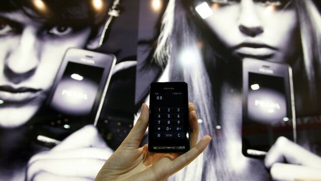 PRIMER SAMRTPHONE CON PANTALLA TACTIL