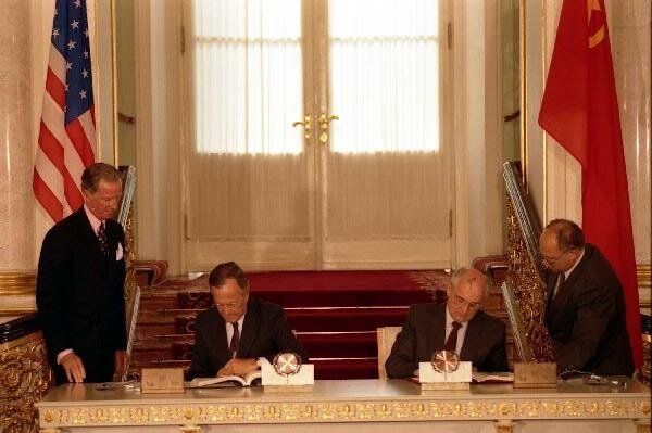 July 31, 1991 The United States & The Soviet Union Sign START