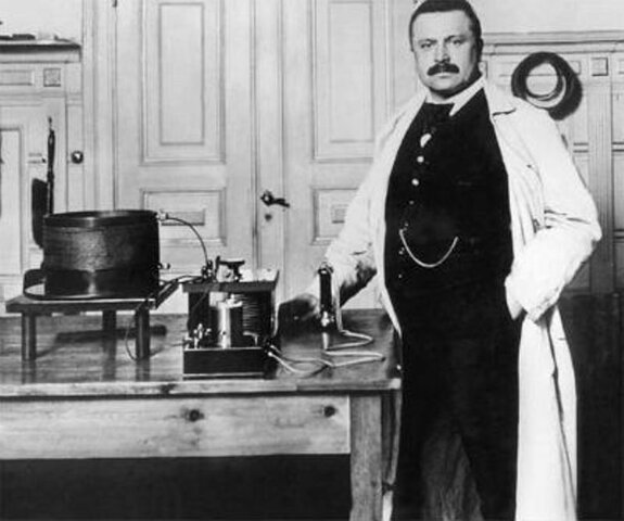 Poulsen graba una voz en cable magnético.