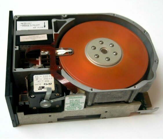 El disco duro Seagate de 5.25 pulgadas se convierte en el estándar para PC.