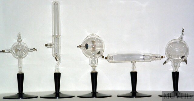 1875- 1910 William Crookes y las variantes de los tubos.