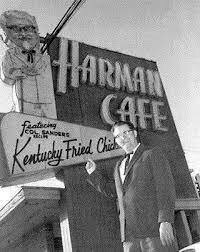 In 1952, Sanders franchised his recipe to Pete Harman from Salt Lake, Utah, opening the world´s first KFC restaurant.