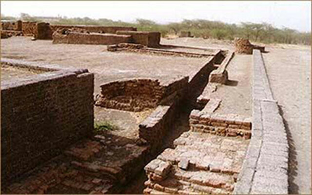 El alcantarillado más antiguo del que se tiene constancia histórica es el construido en la ciudad sumeria de Nippurn, en mesopotamia, sobre el año 3750 a. C.”