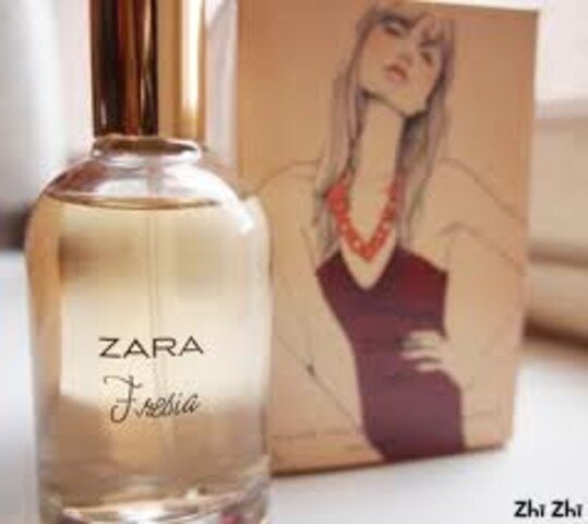 Línea de Fragancia y Cosméticos