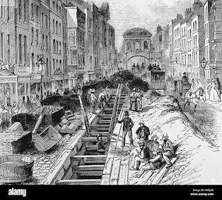 En las ciudades modernas las aguas de origen humano sólo comenzaron a conectarse al sistema de alcantarillado en 1815 en Londres.