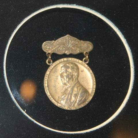 Carver recieves medal