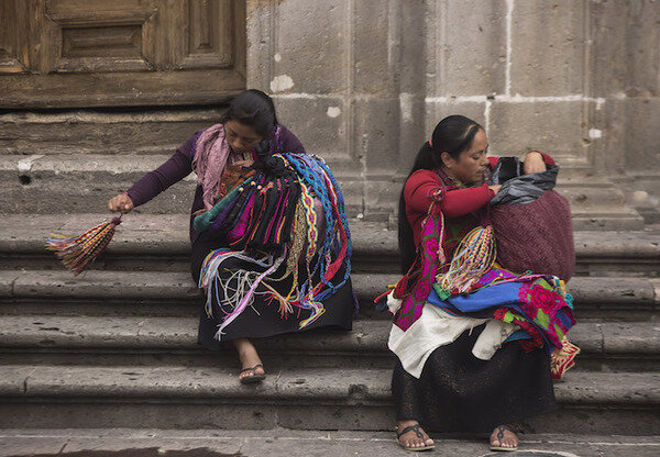 ABANDONO CULTURAL VS COMPENSACION ECONOMICA