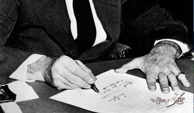 Firma la declaración de guerra