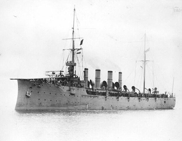 Первый в мире авианосец