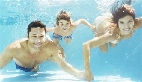 EL DIA QUE MI ABULA ME LLEVO A PICINA