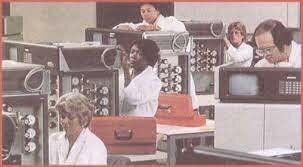 Comercialización de las primeras máquinas automáticas de secuenciación del DNA.