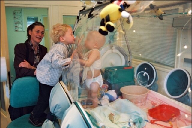 Primer tratamiento con éxito mediante terapia génica en niños con trastornos inmunitarios (“niños burbuja”). Se ponen en marcha numerosos procedi- mientos experimentales de terapia génica para inten- tar curar enfermedades cancerosas y metabólicas.