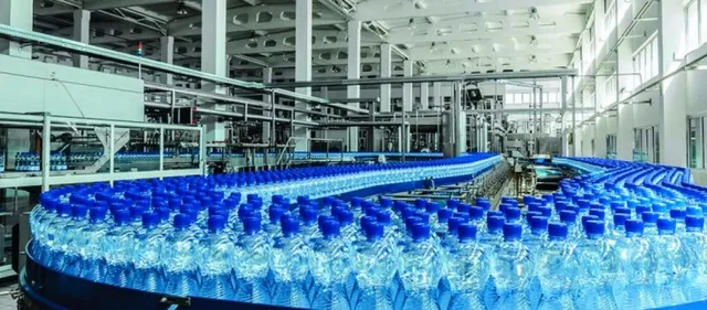 Nace la industria del agua embotellada