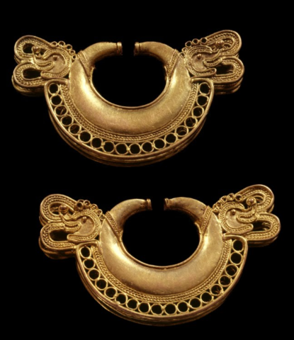 Orejeras con figura de serpientes Sierra Nevada de Santa Marta - Periodo Tairona