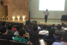 Se imparten conferencias de redes