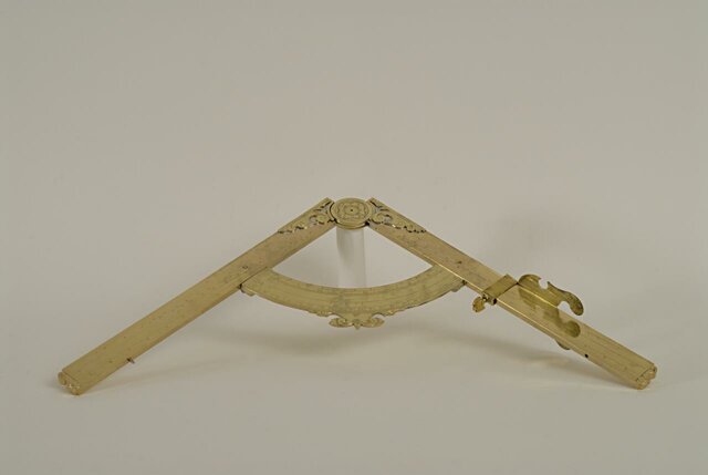 invenzione del compasso geometrico militare