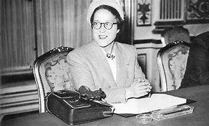 La première femme à obtenir le titre de ministre.