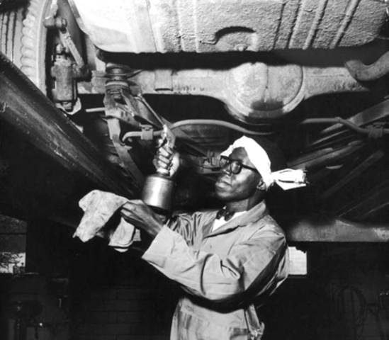 African Americans find work in Northern factories.