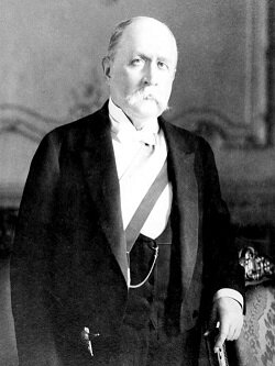 Ramón Barros Luco asume como Presidente de Chile