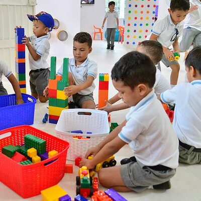 Timeline: Infancia y Educación en el ámbito Internacional y Nacional