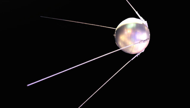 Rusia pone en orbita el primer satelite artificial