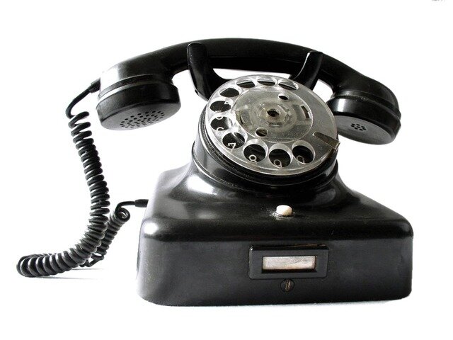 Lanza al mercado el primer telefono de tonos tenia 10 botones