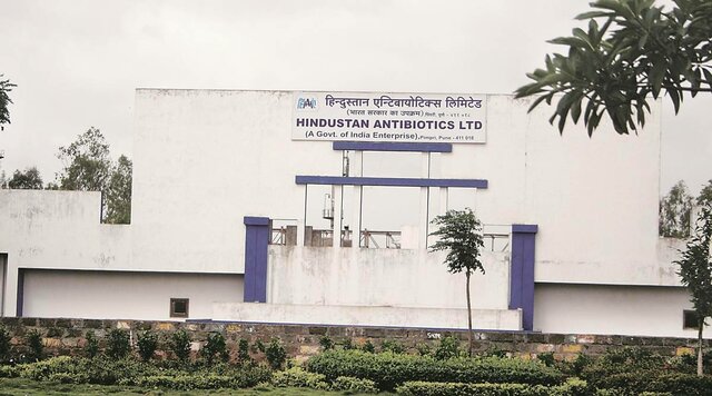 Primer fermentador piloto en Hindustan Antibiotic Ltd.