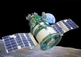 Первое возвращение космического аппарата (Зонд-5) на Землю после облета Луны