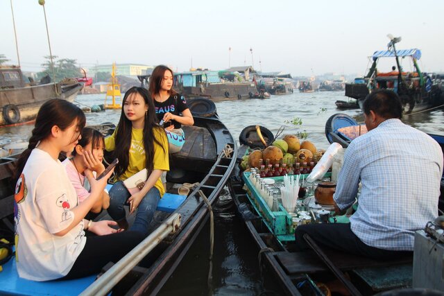 Marketing-mix: Surgen los conceptos de "Orientación al mercado" y "marketing relacional".