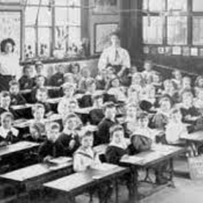 Timeline: Orígenes históricos de la educación y desarrollo social