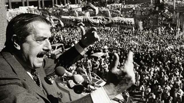 1983- Regresa la Democracia: Presidente Raúl Alfonsín.