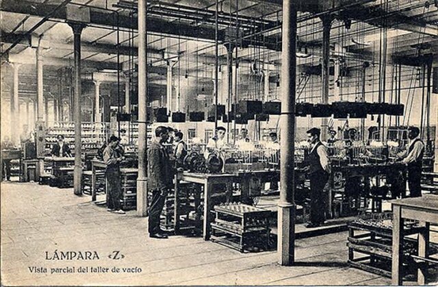 Primera huelga en España por disolución de asociaciones obreras 1855