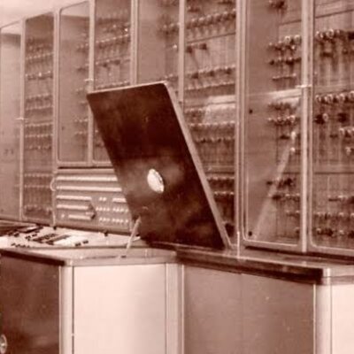 Timeline: Antecedentes históricos y generaciones de las computadoras