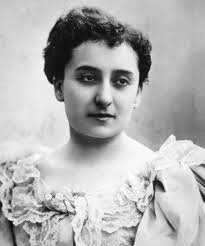 Primer mujer titulada como contadora de comercio