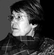 Desde una perspectiva de análisis histórico de la genealogía y del poder para indagar las imágenes de la infancia, Varela (1986)