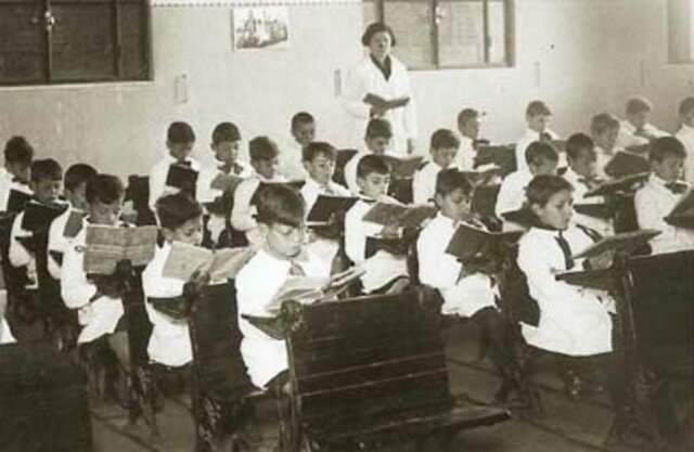 A fines del siglo XVII de forma definitiva se produjo una transformación considerable en la situación de las costumbres  Ariès,1987).